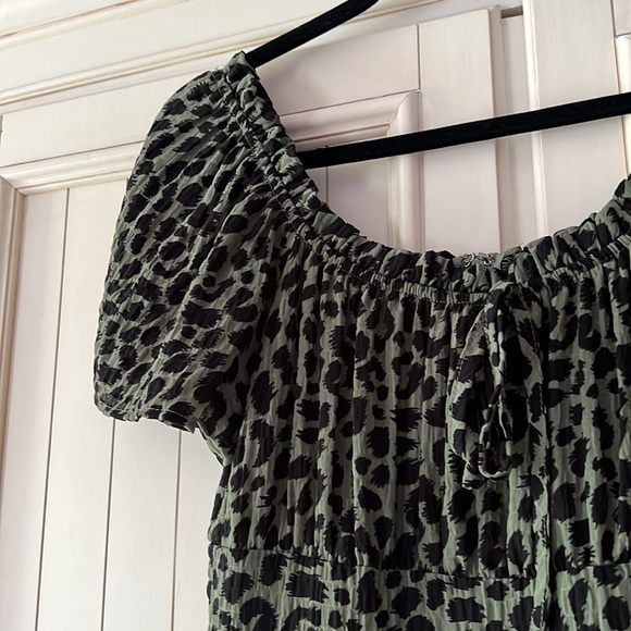 NWT Green and Black Cheetah Dress - Picture 3 of 5